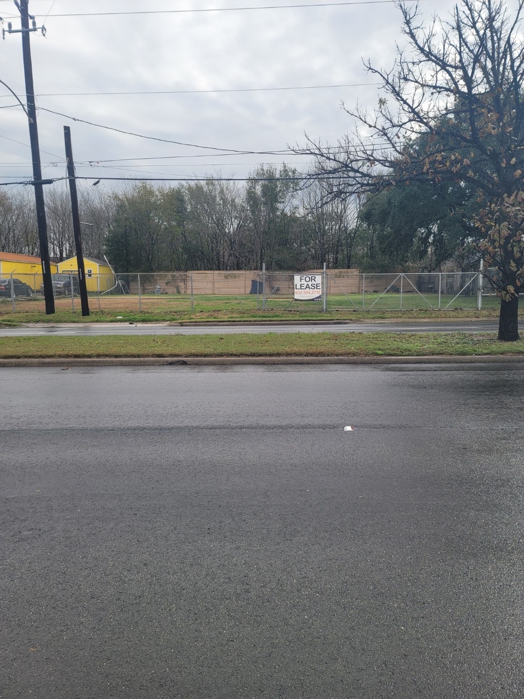 6225 Cullen Boulevard Houston, TX 77021 - Photo 6 of 9 a view of a ground with a ocean view