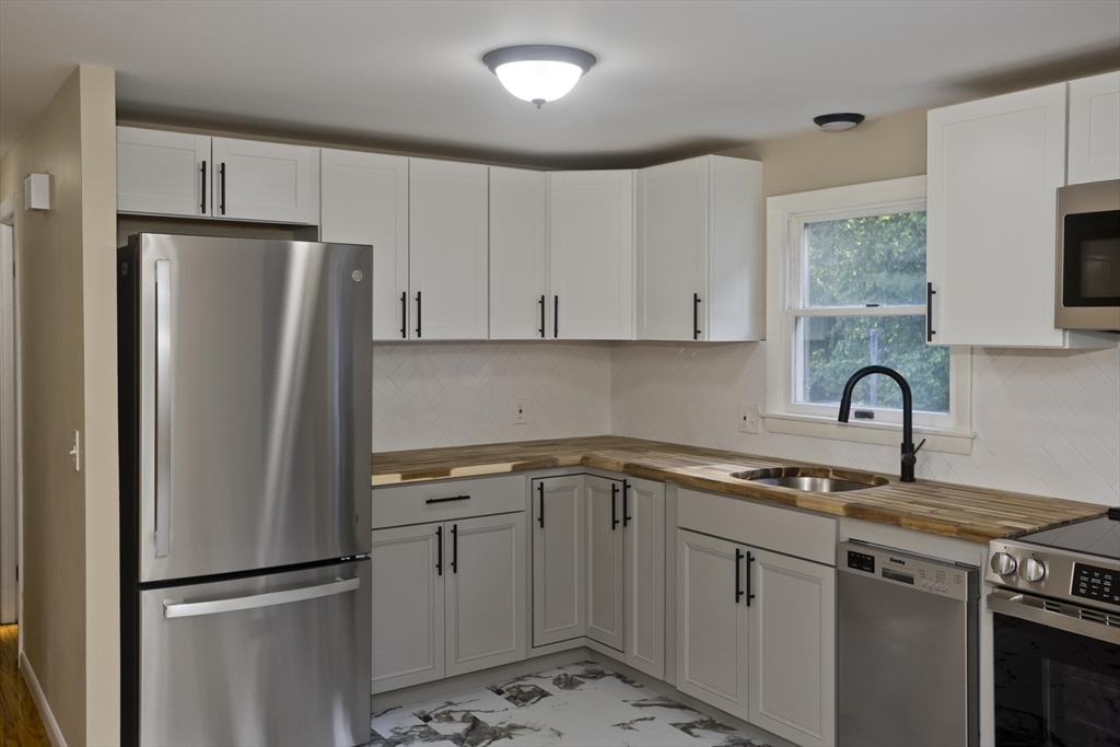 276 Spikenard Circle Springfield, MA 01129 - Photo 6 of 39