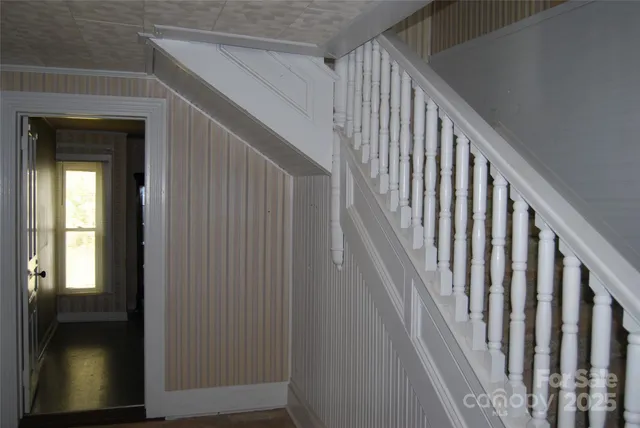 a view of front door with entryway