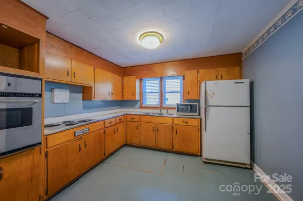 $319,000 | 7 Noble Road, Fairview, NC 28730