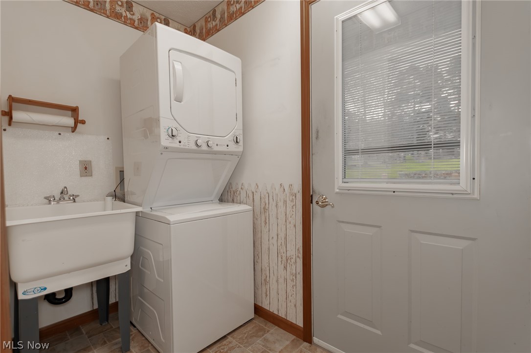 11570 Girdled Road Painesville, OH 44077 - Photo 27 of 38 1st floor laundry