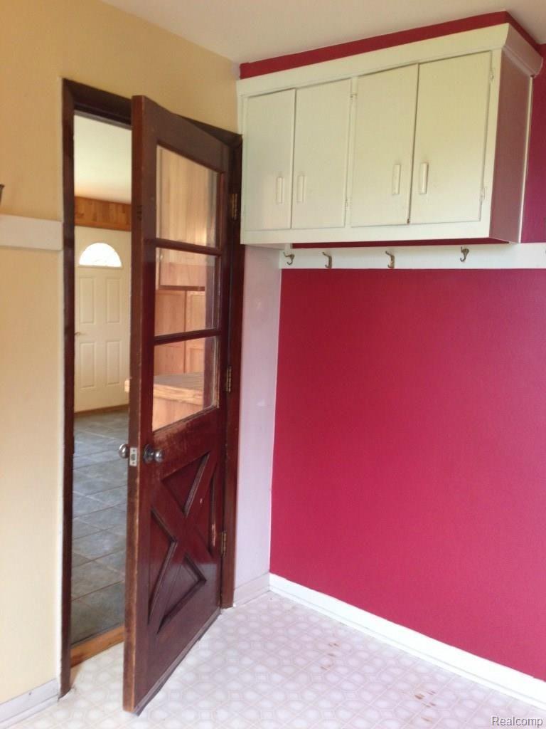 2885 Curdy Road Howell, MI 48855 - Photo 26 of 35 Mud/laundry room