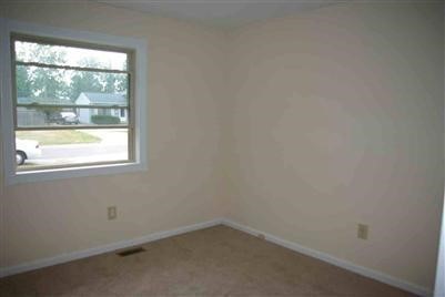 619 2nd Street Fenton, MI 48430 - Photo 4 of 8 20177917-3.JPG