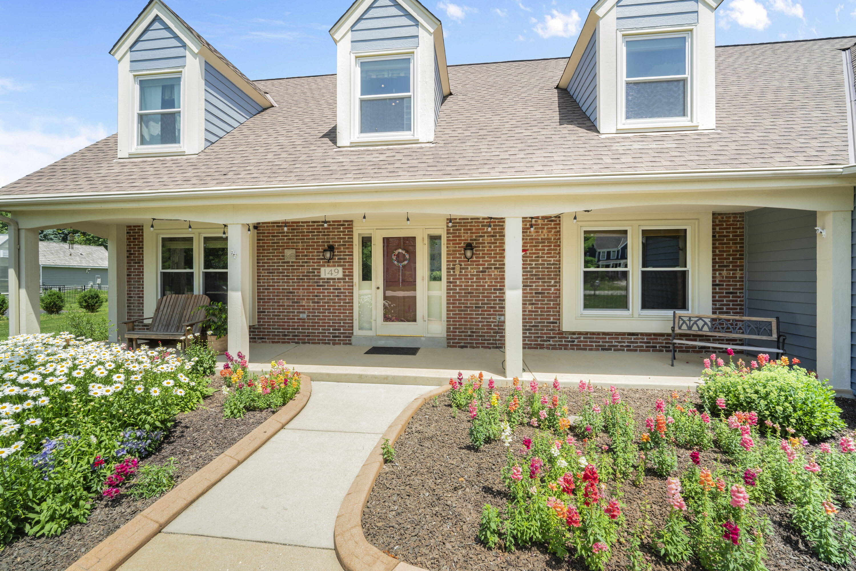 149 Hickory Drive Delafield, WI 53018 - Photo 2 of 43 2_imgDSC03374
