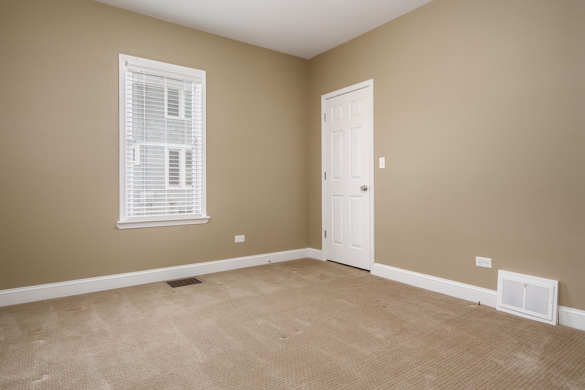720 South 2nd Street DeKalb, IL 60115 - Photo 18 of 20 an empty room with windows
