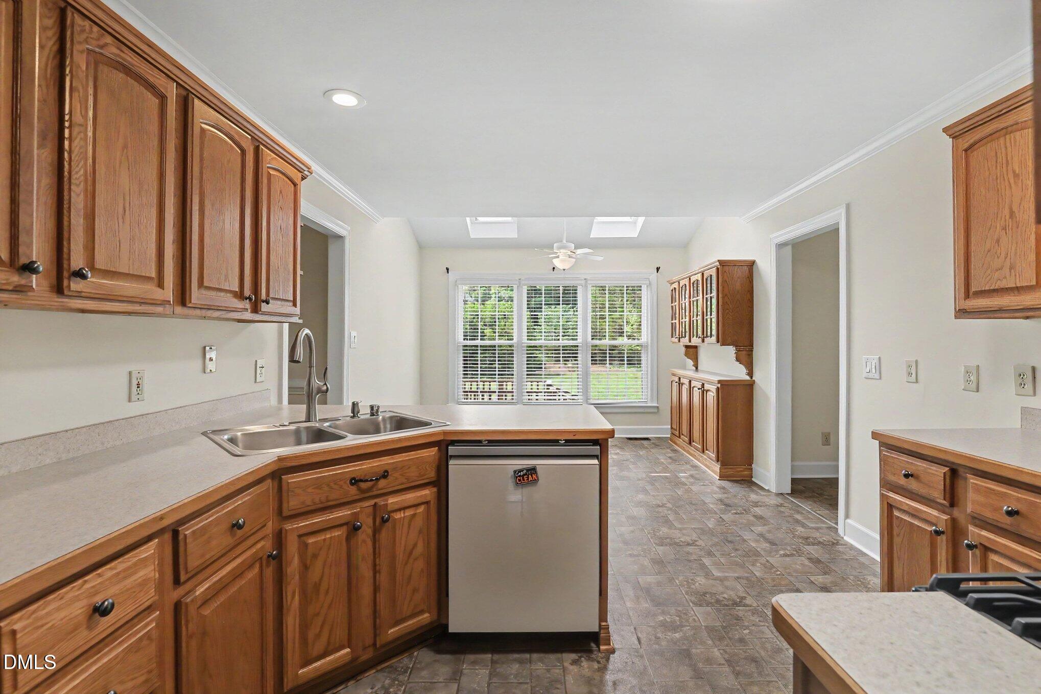 1704 Carrington Drive Raleigh, NC 27615 - Photo 7 of 29 008_file_5442