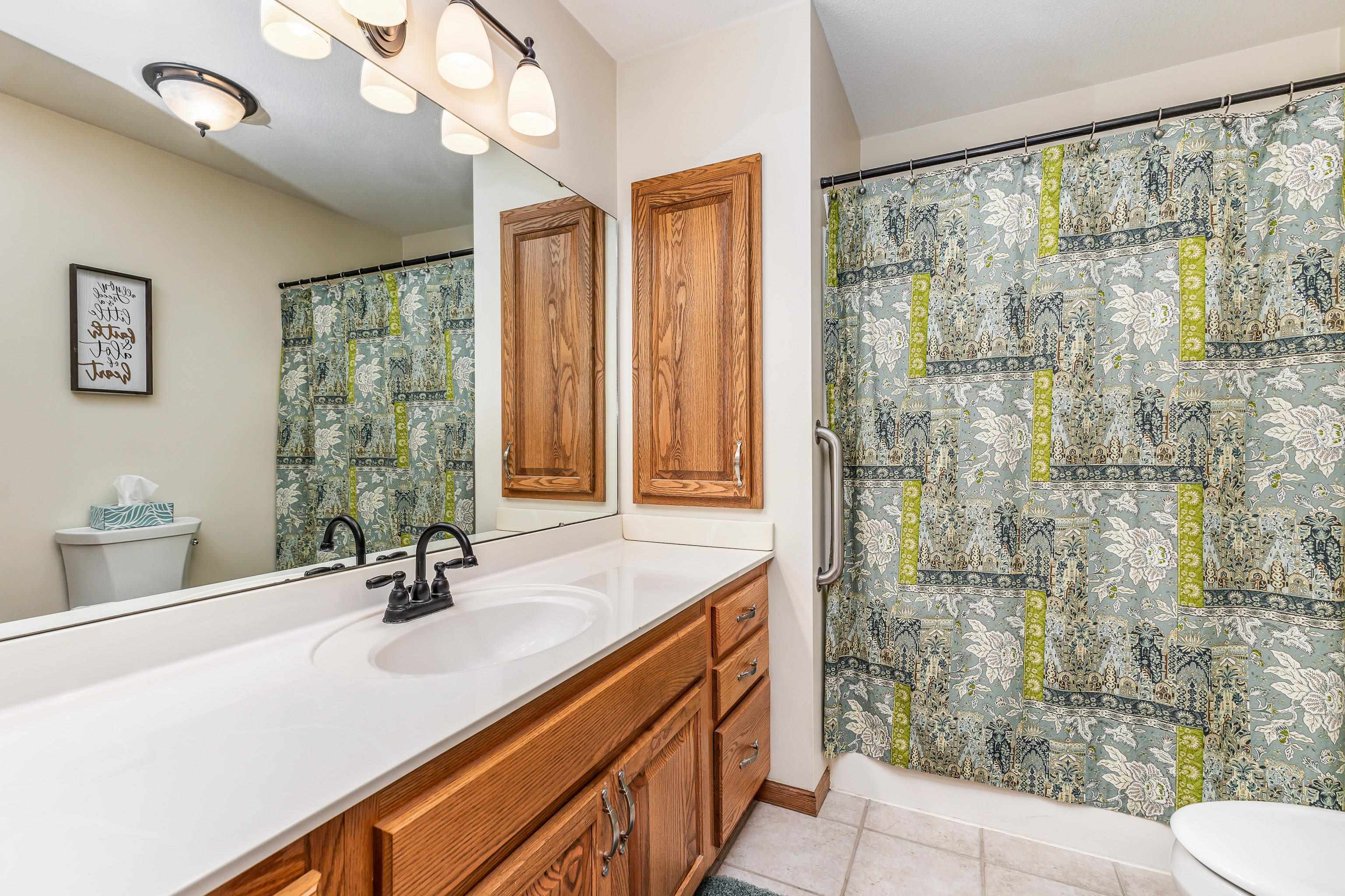 825 Shadow Bluff Drive Galena, IL 61036 - Photo 23 of 37 a bathroom with a sink a toilet and a large mirror