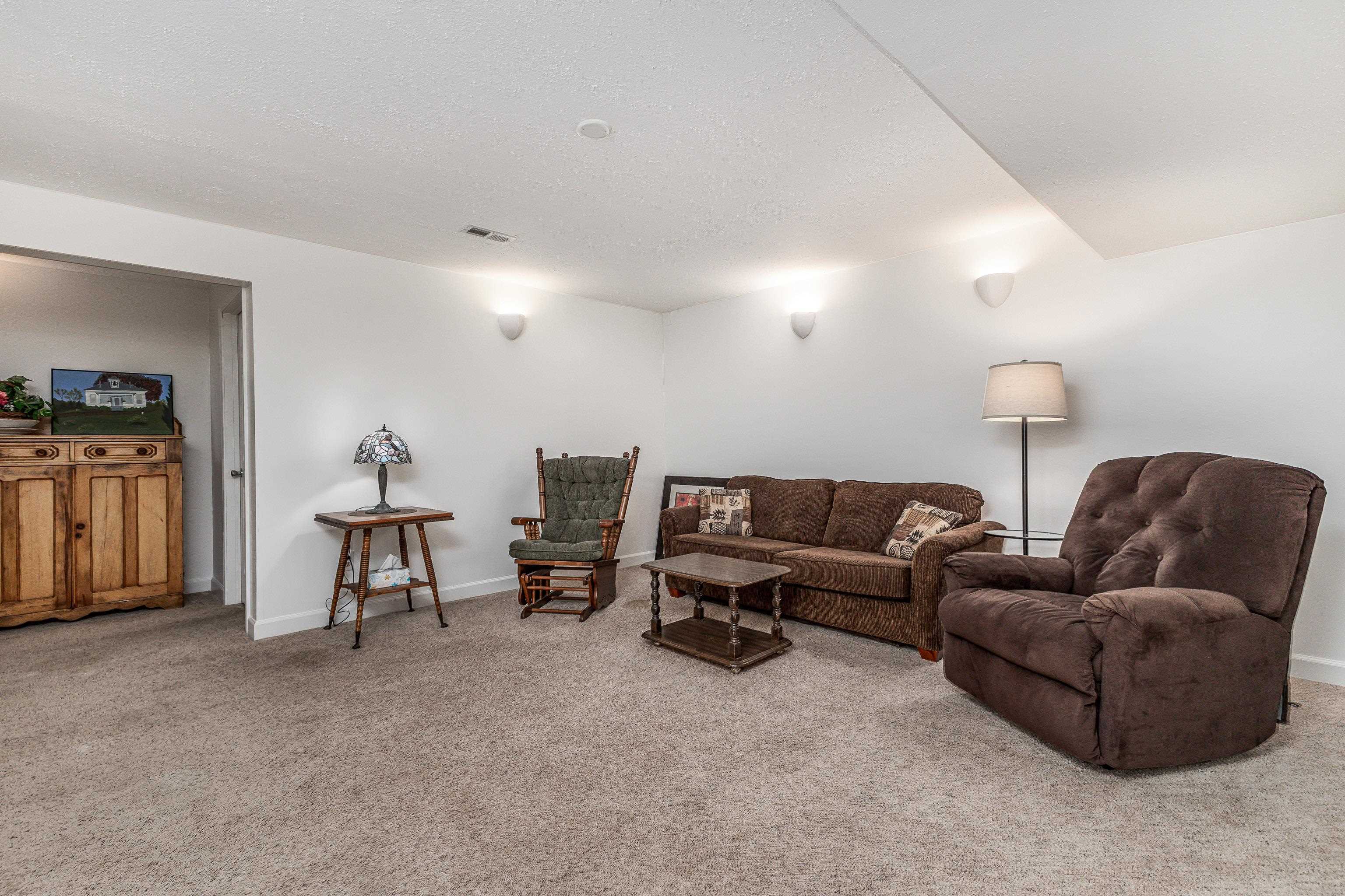 825 Shadow Bluff Drive Galena, IL 61036 - Photo 25 of 37 a living room with furniture and a lamp