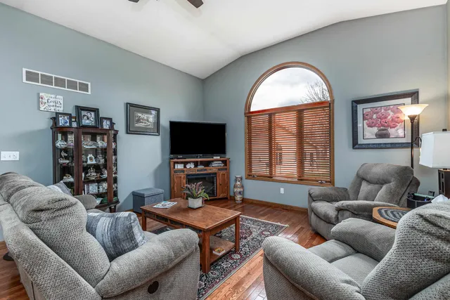 $329,900 | 825 Shadow Bluff Drive, Galena, IL 61036