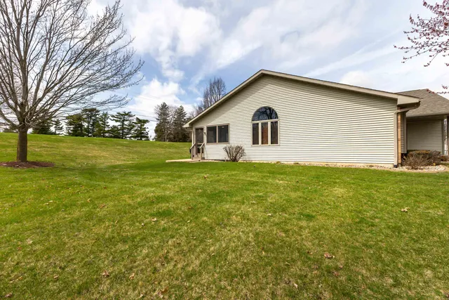 $329,900 | 825 Shadow Bluff Drive, Galena, IL 61036