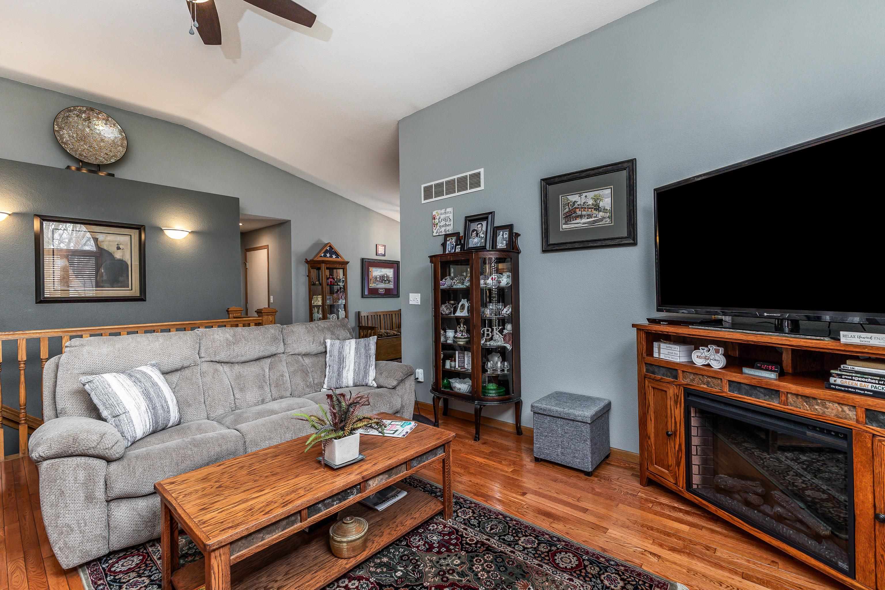 825 Shadow Bluff Drive Galena, IL 61036 - Photo 5 of 37 a living room with furniture and a flat screen tv