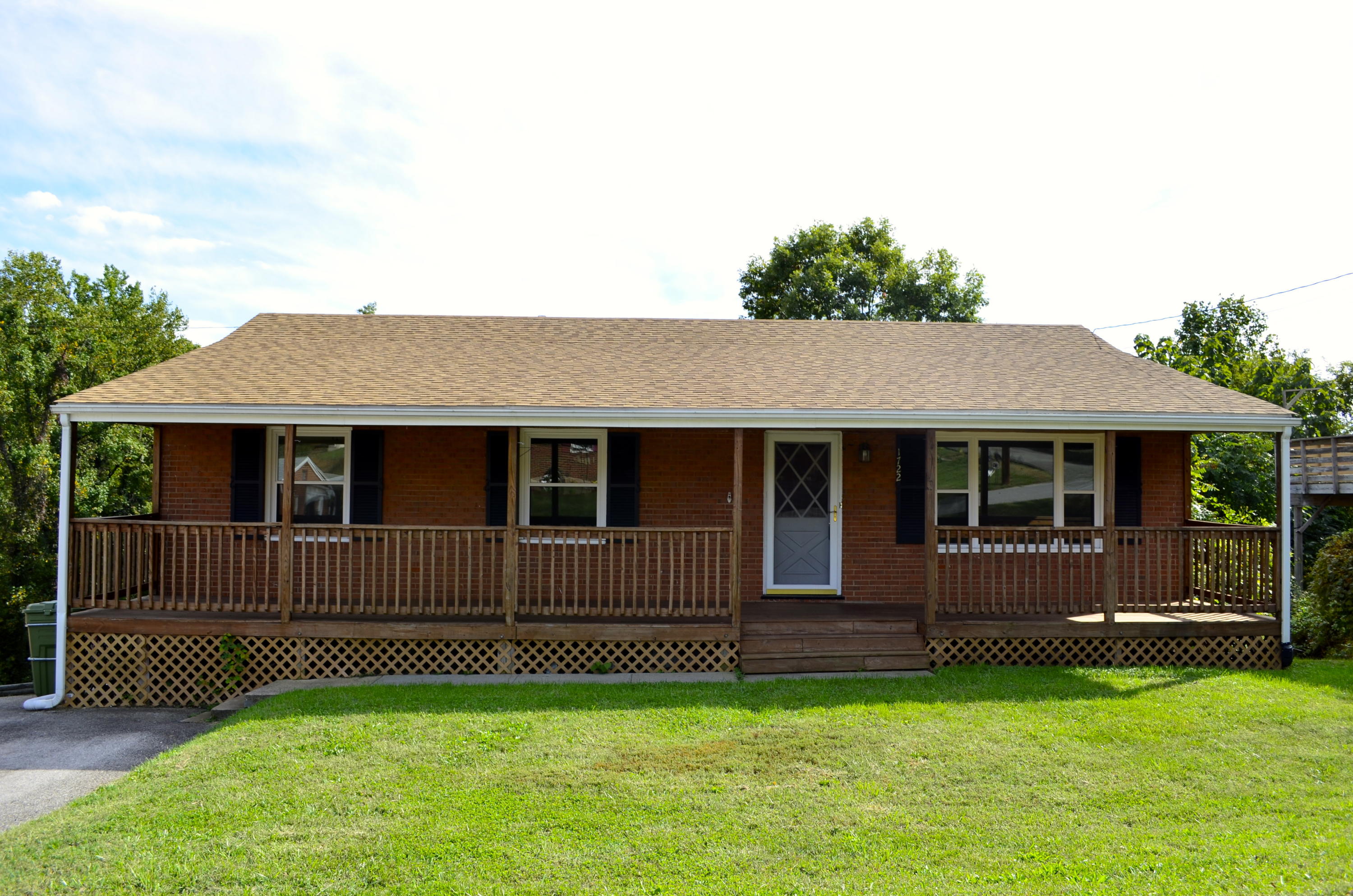 1722 Pomeroy Road Salem, VA 24153 - Photo 1 of 26 Front
