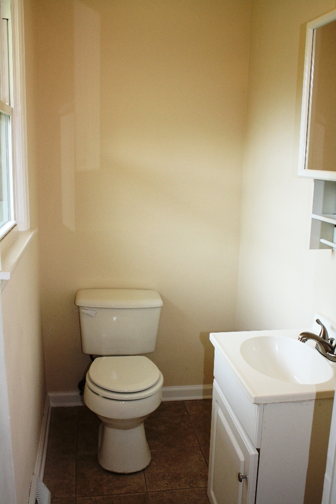 1722 Pomeroy Road Salem, VA 24153 - Photo 11 of 26 Half Bath_Master