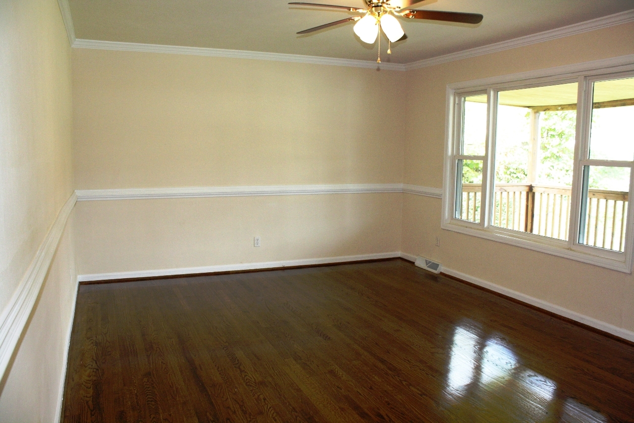 1722 Pomeroy Road Salem, VA 24153 - Photo 3 of 26 Living Room