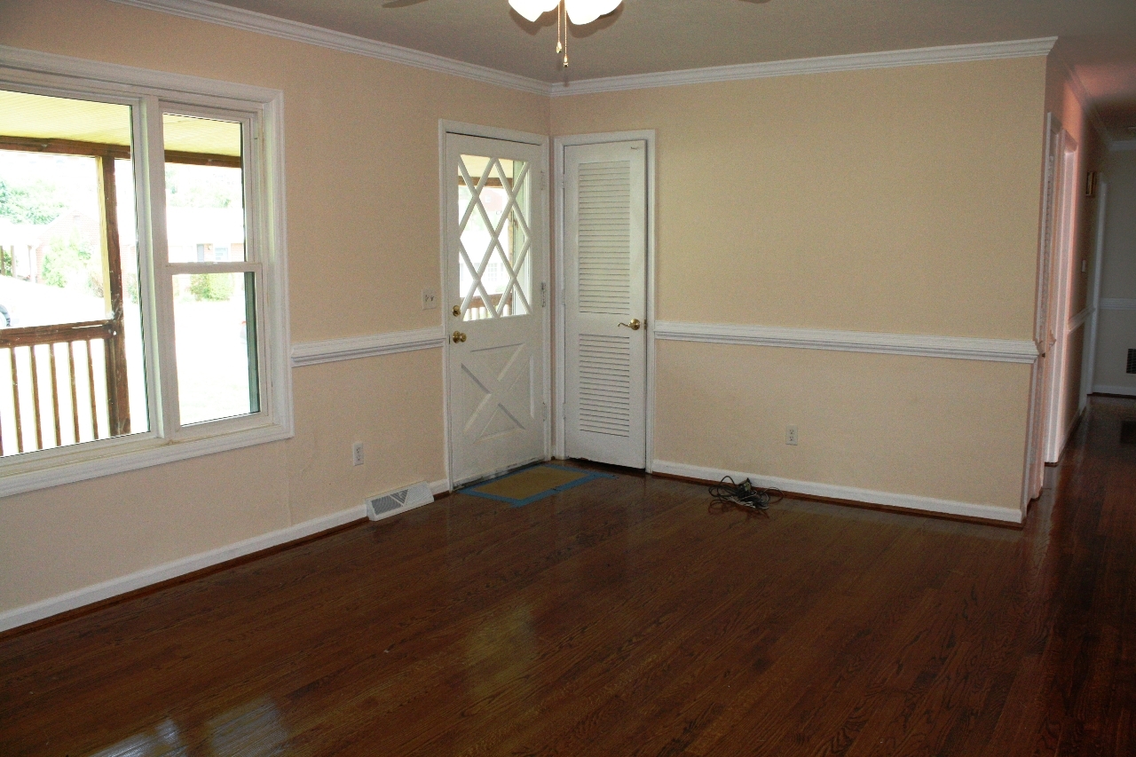 1722 Pomeroy Road Salem, VA 24153 - Photo 5 of 26 Living Room