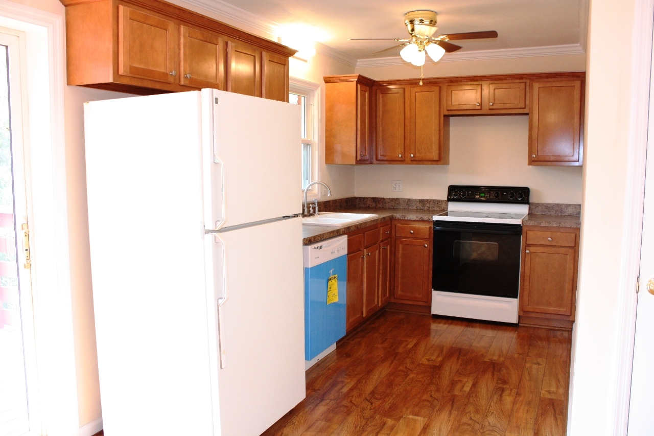 1722 Pomeroy Road Salem, VA 24153 - Photo 6 of 26 Kitchen