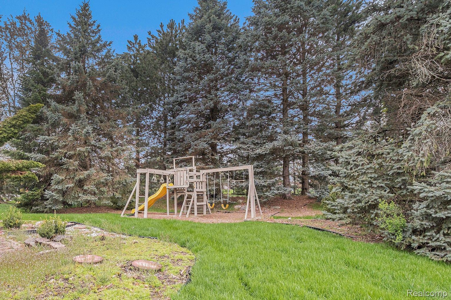 4670 Covington Court Rochester, MI 48306 - Photo 36 of 39 Gallery Image 36