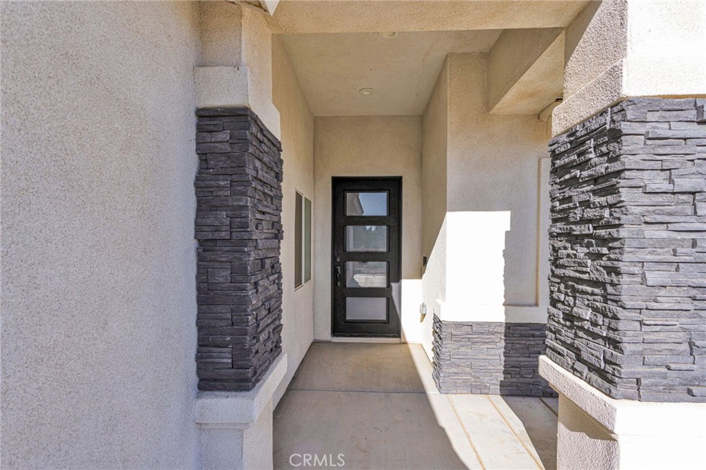 9831 Buttemere Road Phelan, CA 92371 - Photo 5 of 30