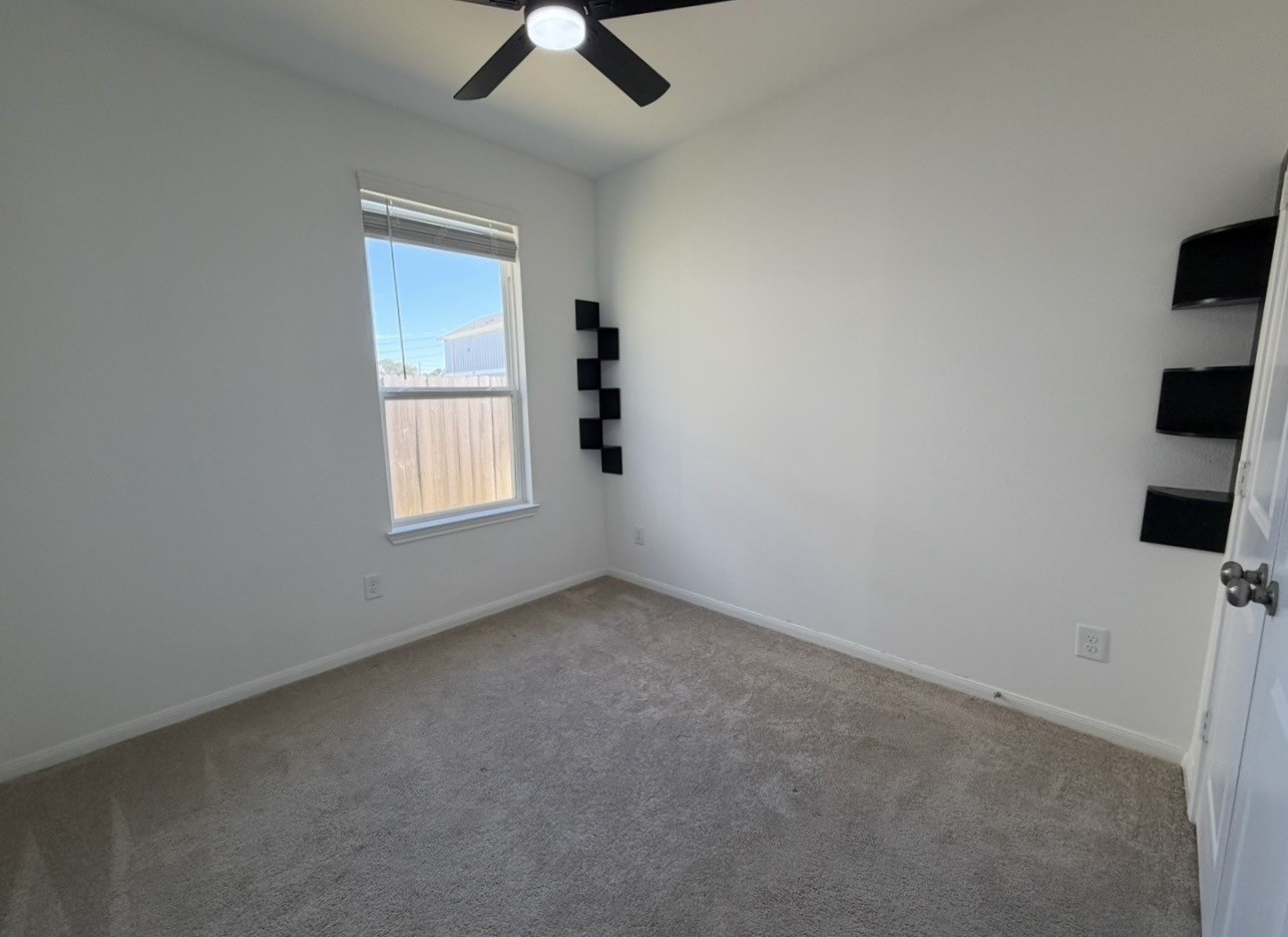 23415 Wagon Cart Road Hockley, TX 77447 - Photo 16 of 26 an empty room with a window
