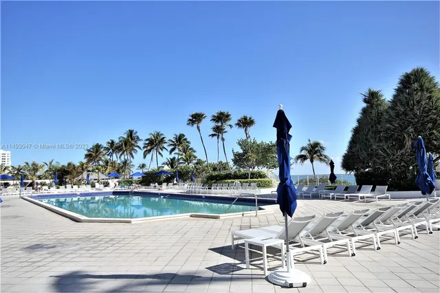 $499,999 | 5161 Collins Avenue, Unit 1610, Miami Beach, FL 33140