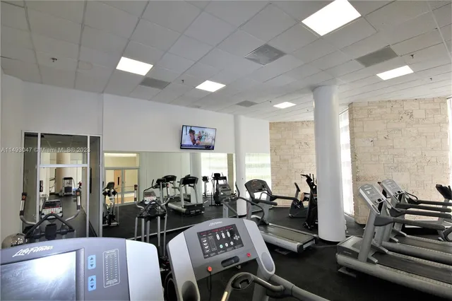 $499,999 | 5161 Collins Avenue, Unit 1610, Miami Beach, FL 33140