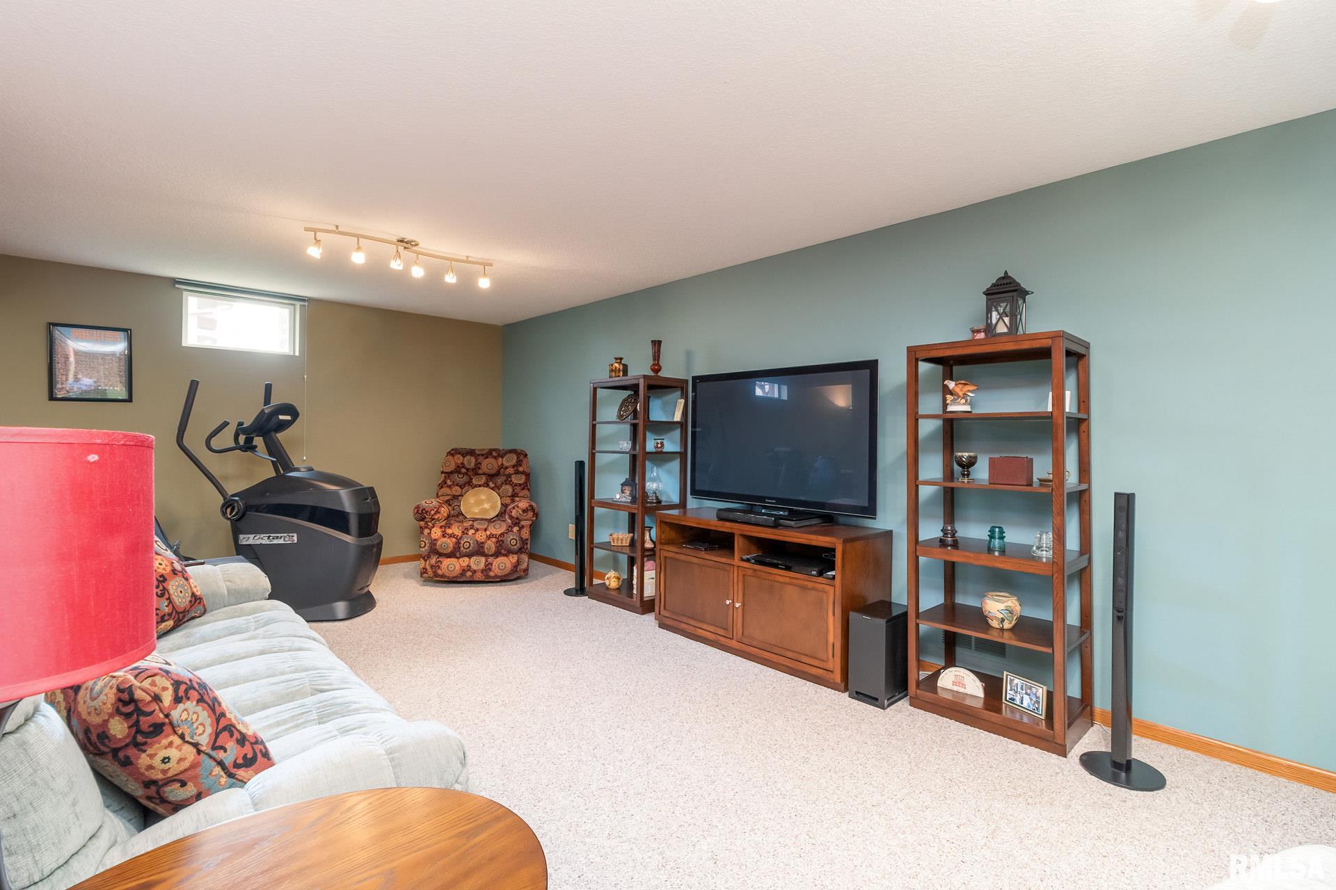 1471 Plum Tree Road Bettendorf, IA 52722 - Photo 32 of 39 Gallery Image 32