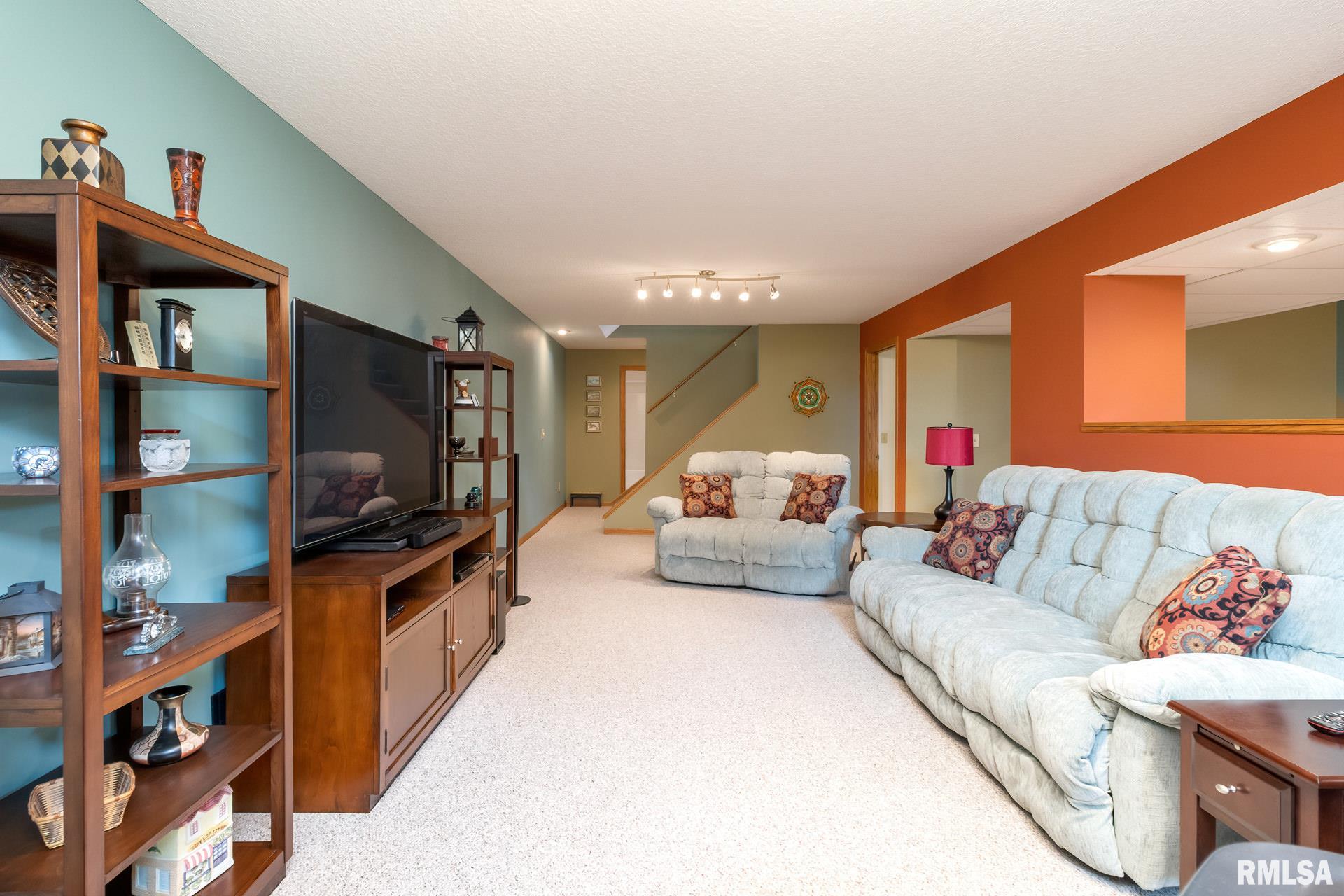 1471 Plum Tree Road Bettendorf, IA 52722 - Photo 34 of 39 Gallery Image 34