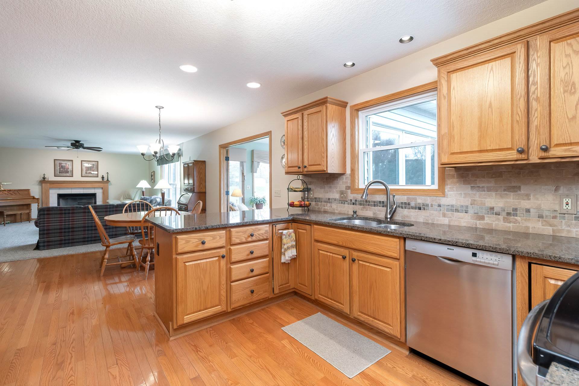 1471 Plum Tree Road Bettendorf, IA 52722 - Photo 10 of 39 Gallery Image 10