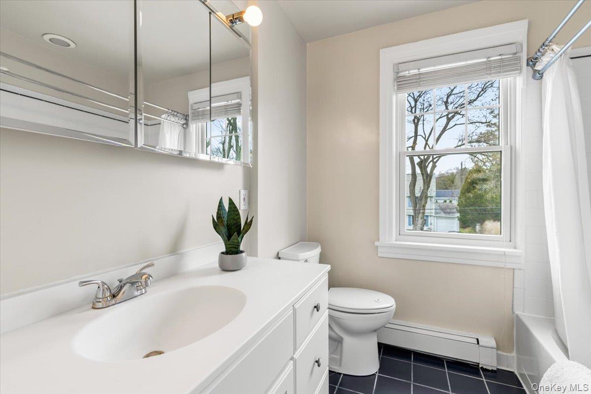 12 Robin Hill Road Scarsdale, NY 10583 - Photo 19 of 28