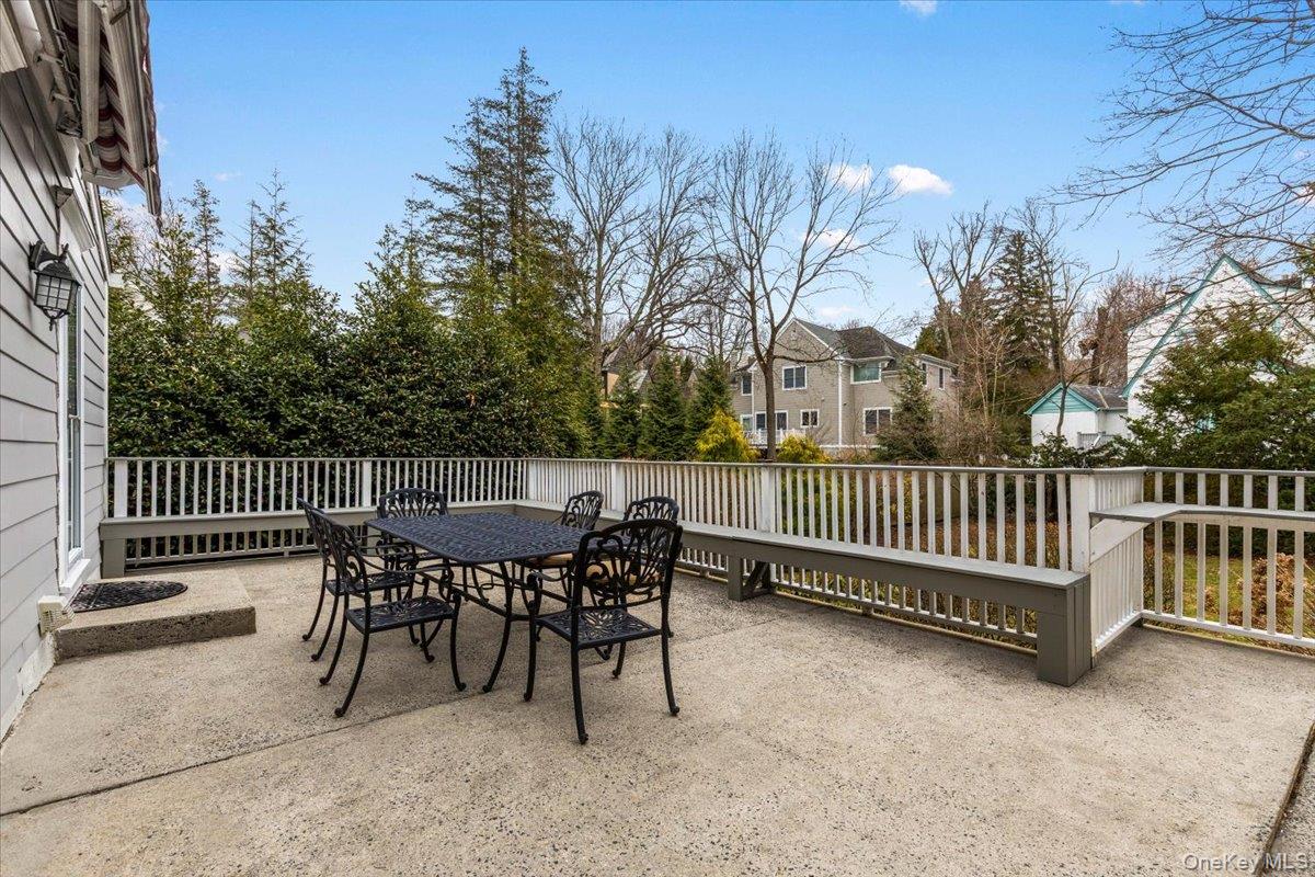 12 Robin Hill Road Scarsdale, NY 10583 - Photo 23 of 28