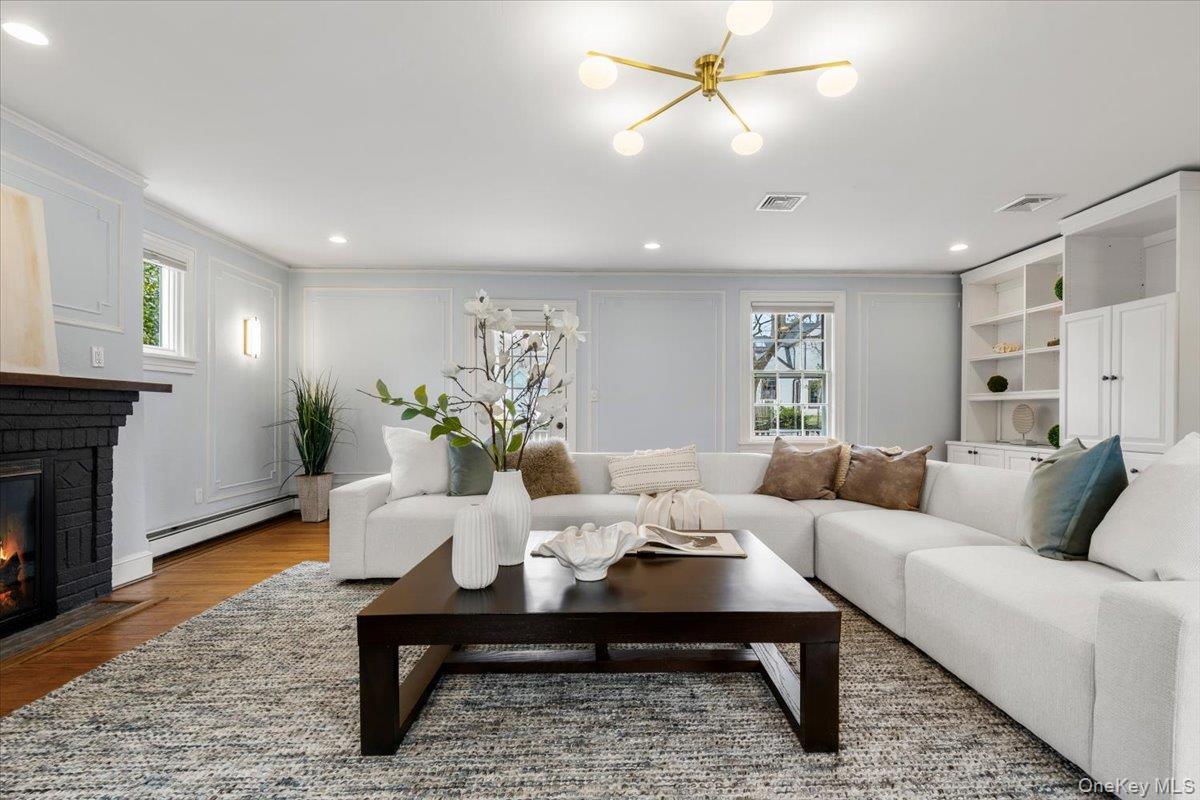 12 Robin Hill Road Scarsdale, NY 10583 - Photo 3 of 28