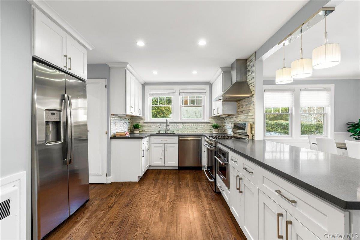 12 Robin Hill Road Scarsdale, NY 10583 - Photo 8 of 28