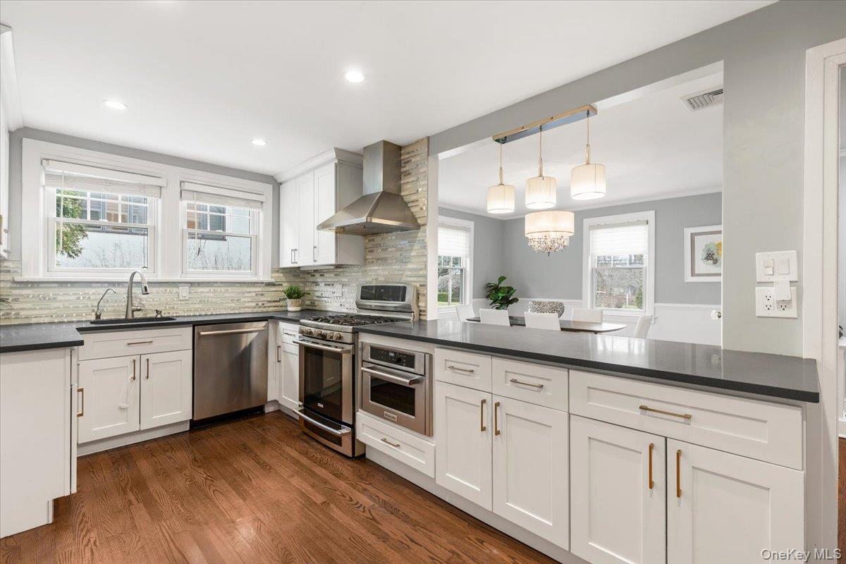 12 Robin Hill Road Scarsdale, NY 10583 - Photo 9 of 28