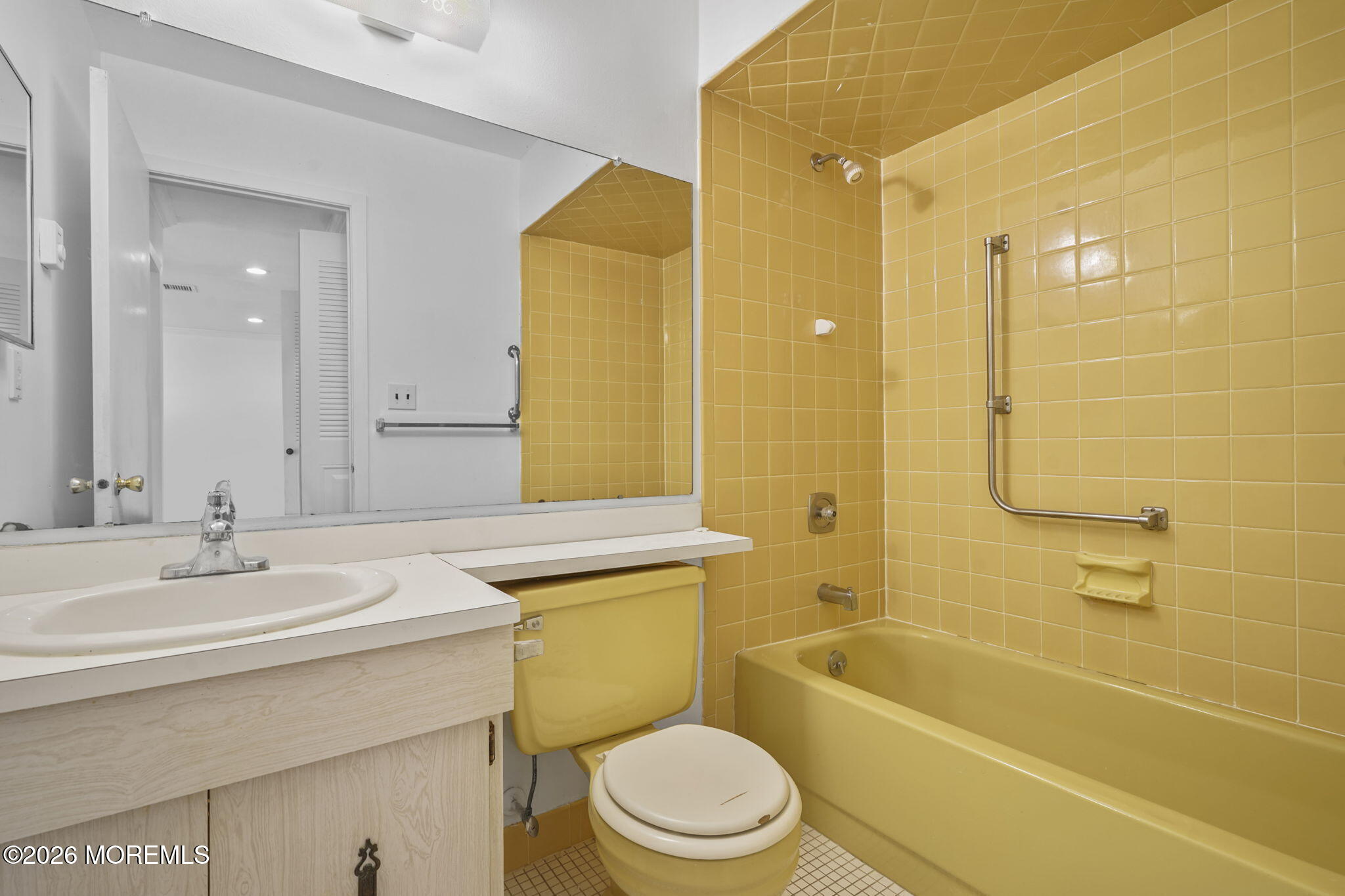 90 Arrowood Road, Unit E Manalapan, NJ 07726 - Photo 17 of 25 17-web-or-mls-DSC09547