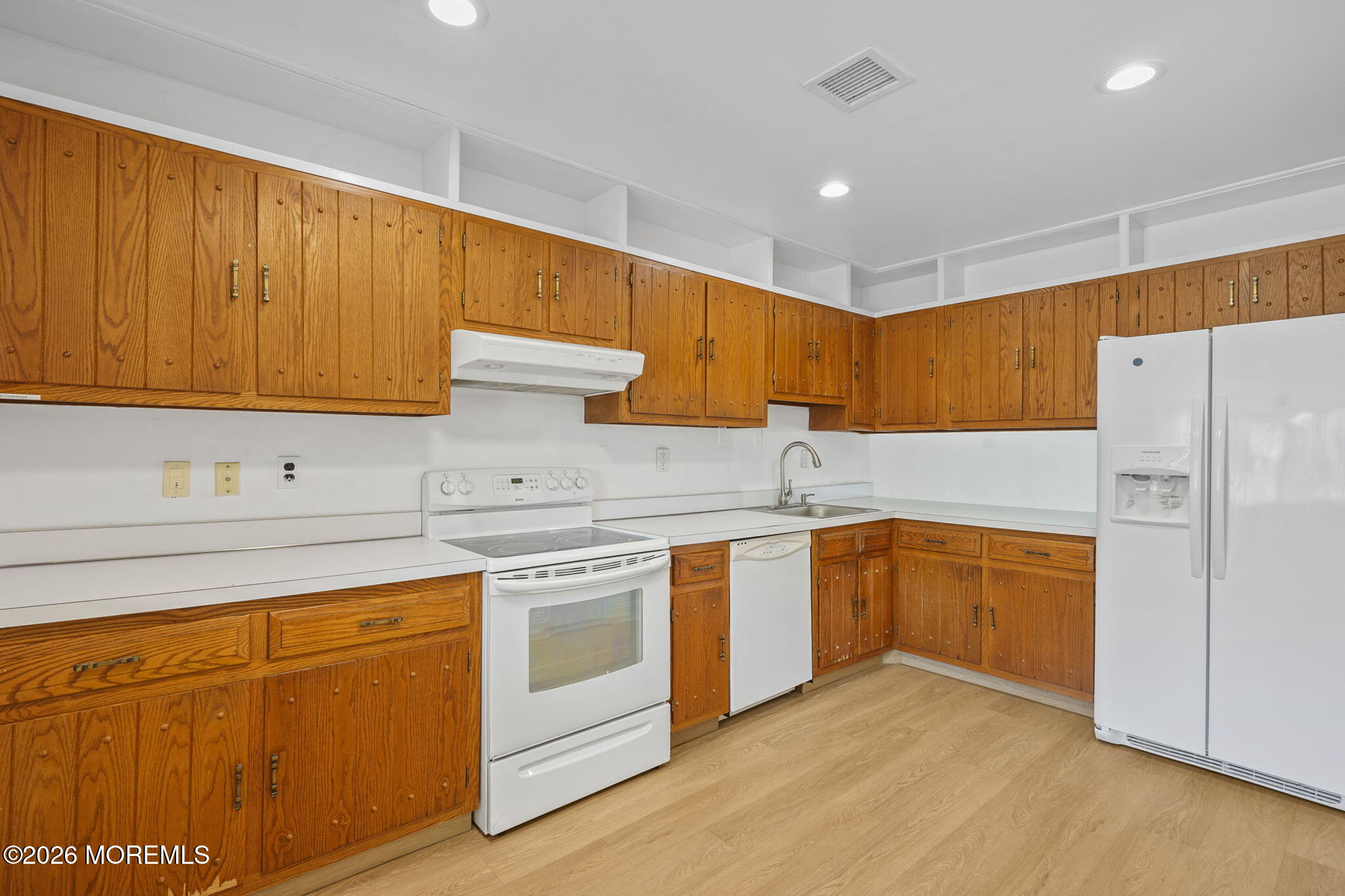 90 Arrowood Road, Unit E Manalapan, NJ 07726 - Photo 5 of 25 5-web-or-mls-DSC09472