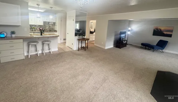 $333,900 | 1095 North Camelot Drive, Boise, ID 83704