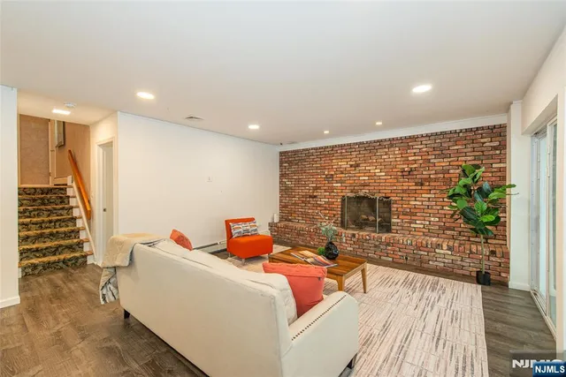 $999,000 | 36 Yellow Brick Road, Wayne, NJ 07470