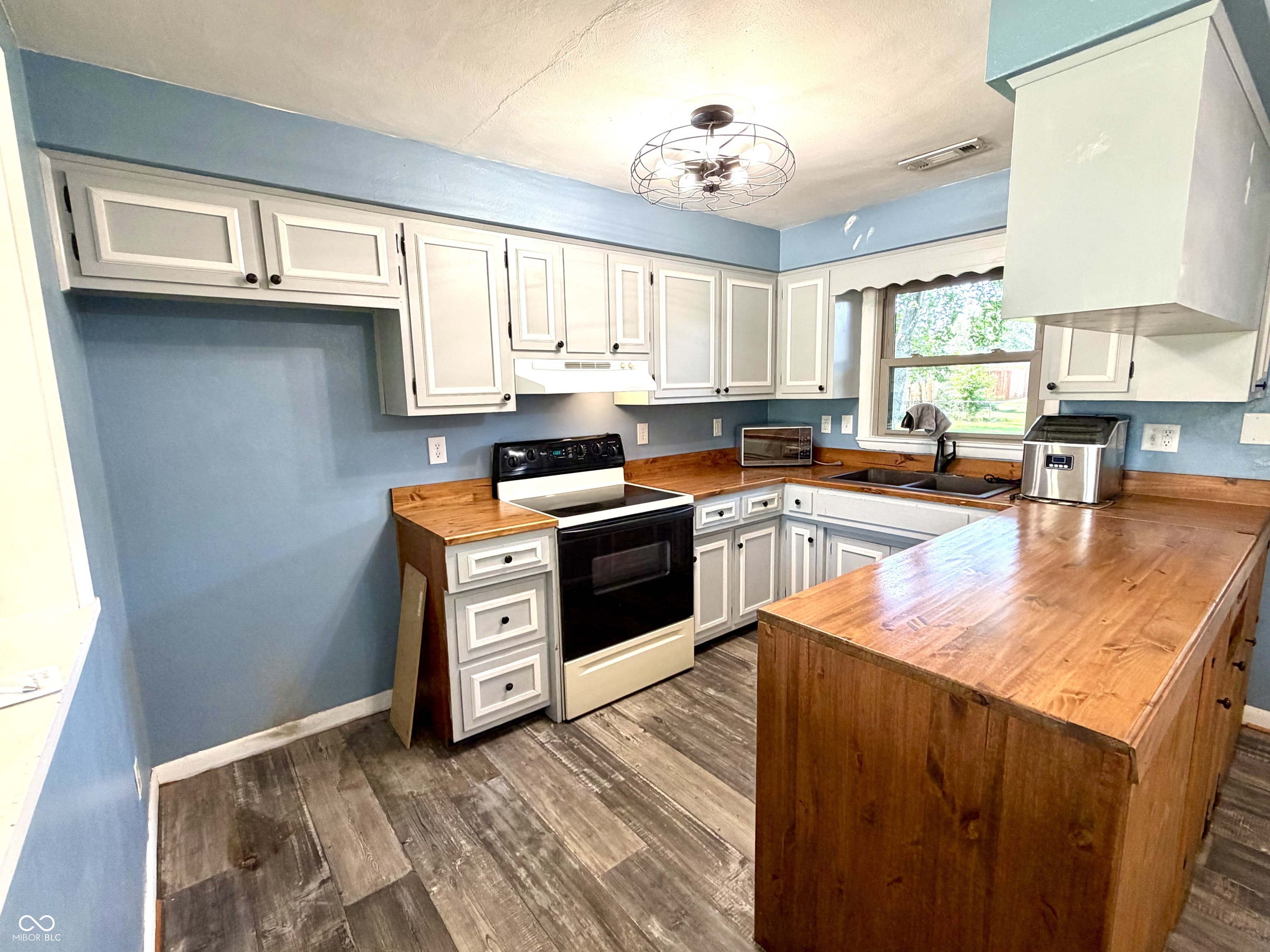 801 Piccadilly Road Anderson, IN 46013 - Photo 5 of 12