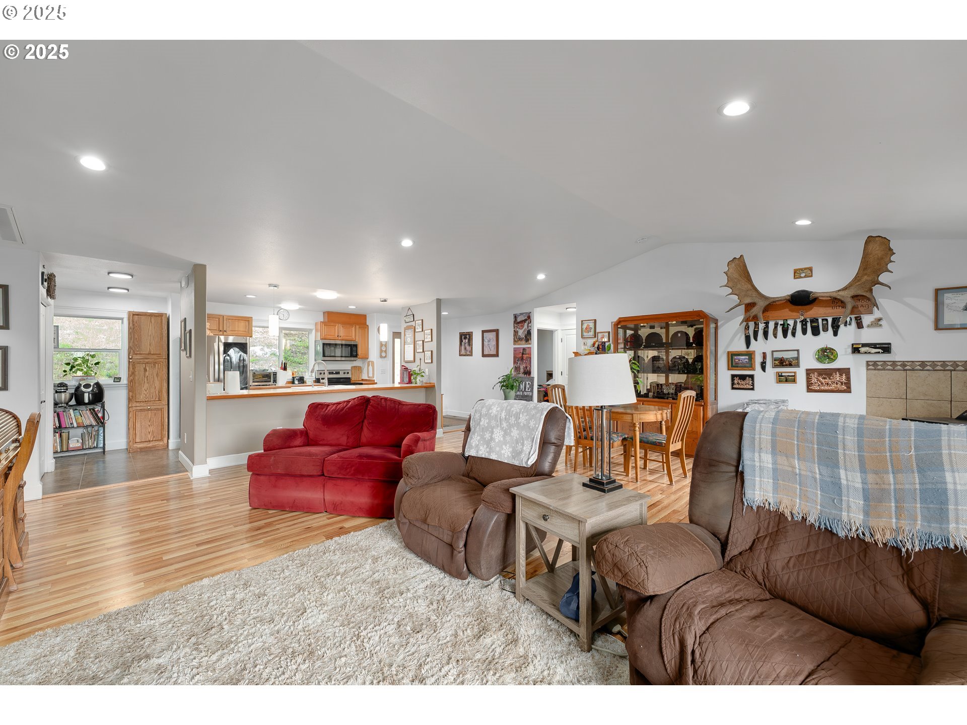 460 Huckleberry Mountain Lane Riddle, OR 97469 - Photo 11 of 34