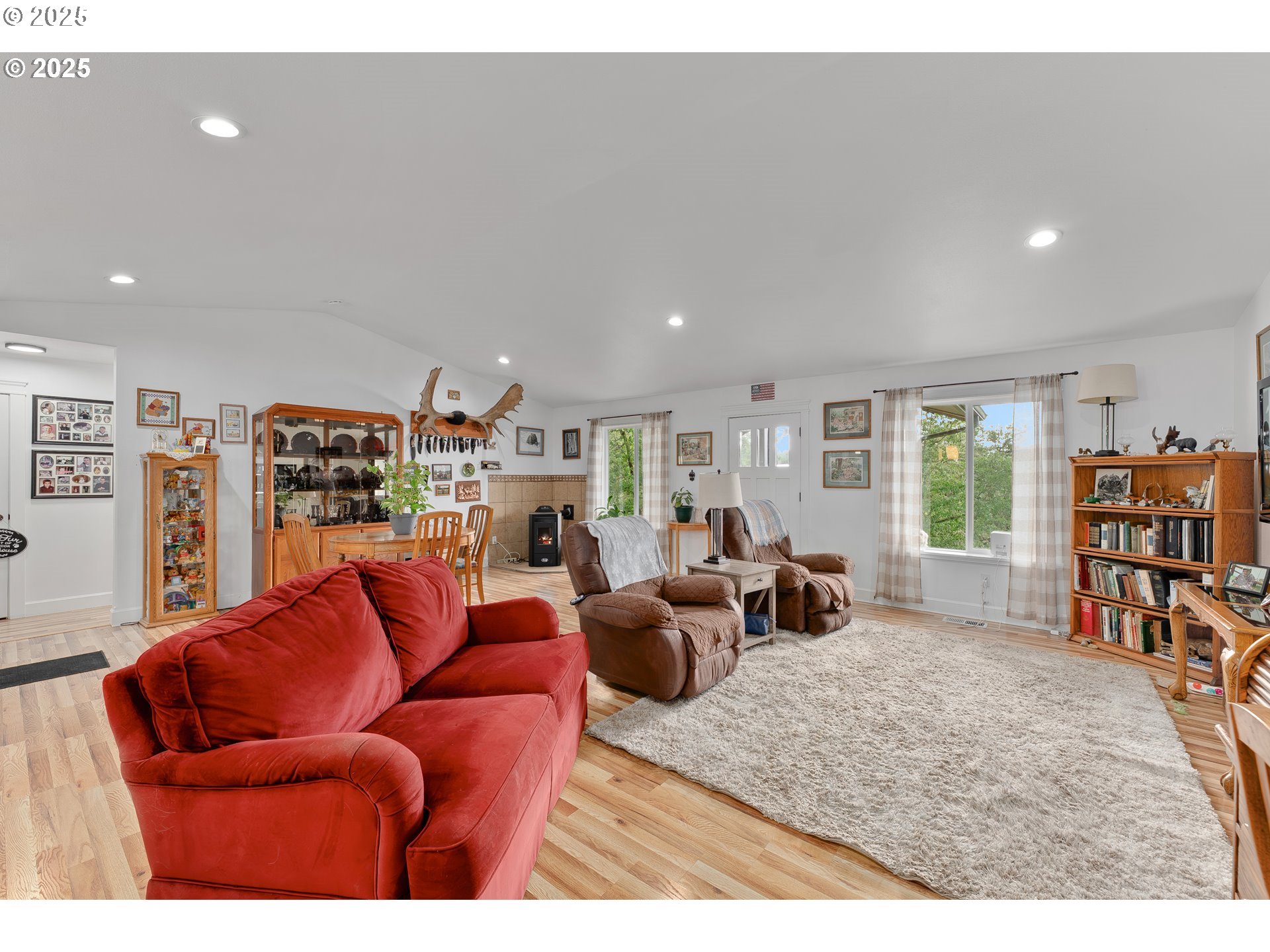 460 Huckleberry Mountain Lane Riddle, OR 97469 - Photo 12 of 34