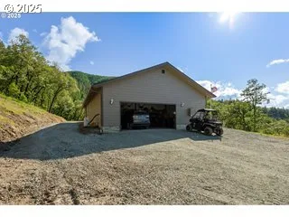 $529,000 | 460 Huckleberry Mountain Lane, Riddle, OR 97469