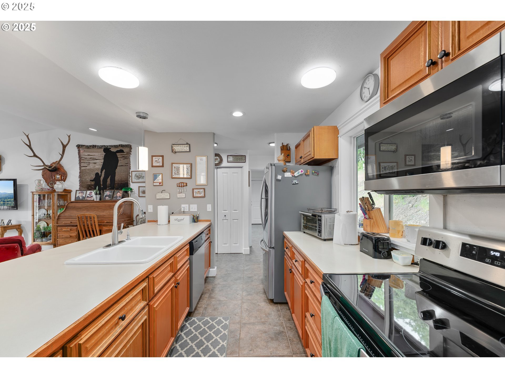 460 Huckleberry Mountain Lane Riddle, OR 97469 - Photo 3 of 34