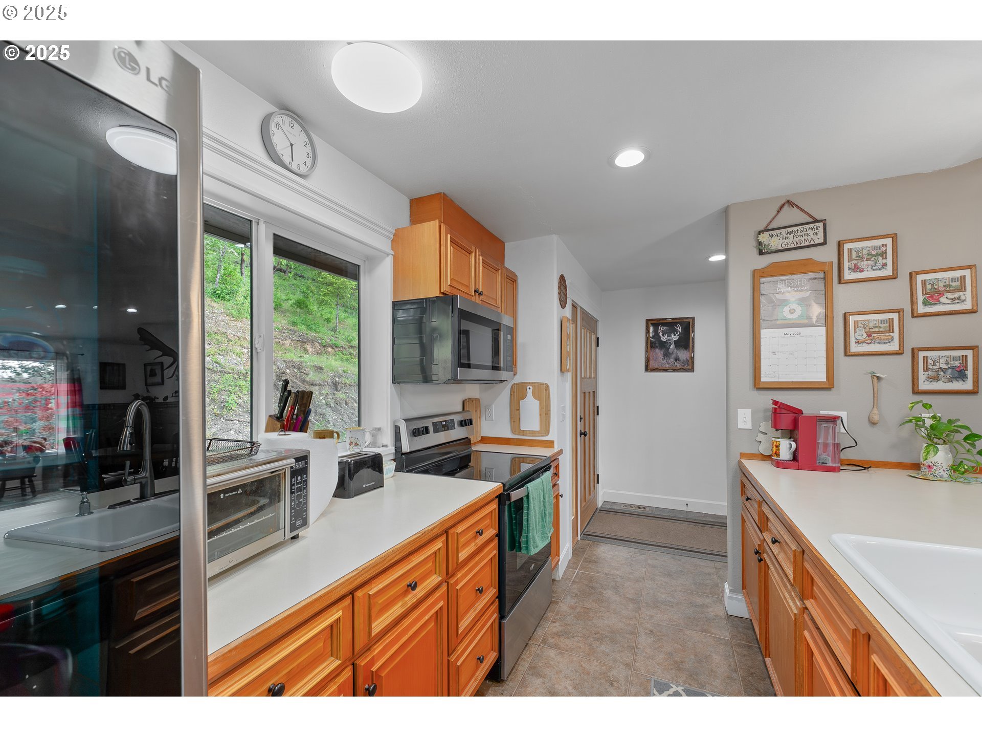 460 Huckleberry Mountain Lane Riddle, OR 97469 - Photo 5 of 34