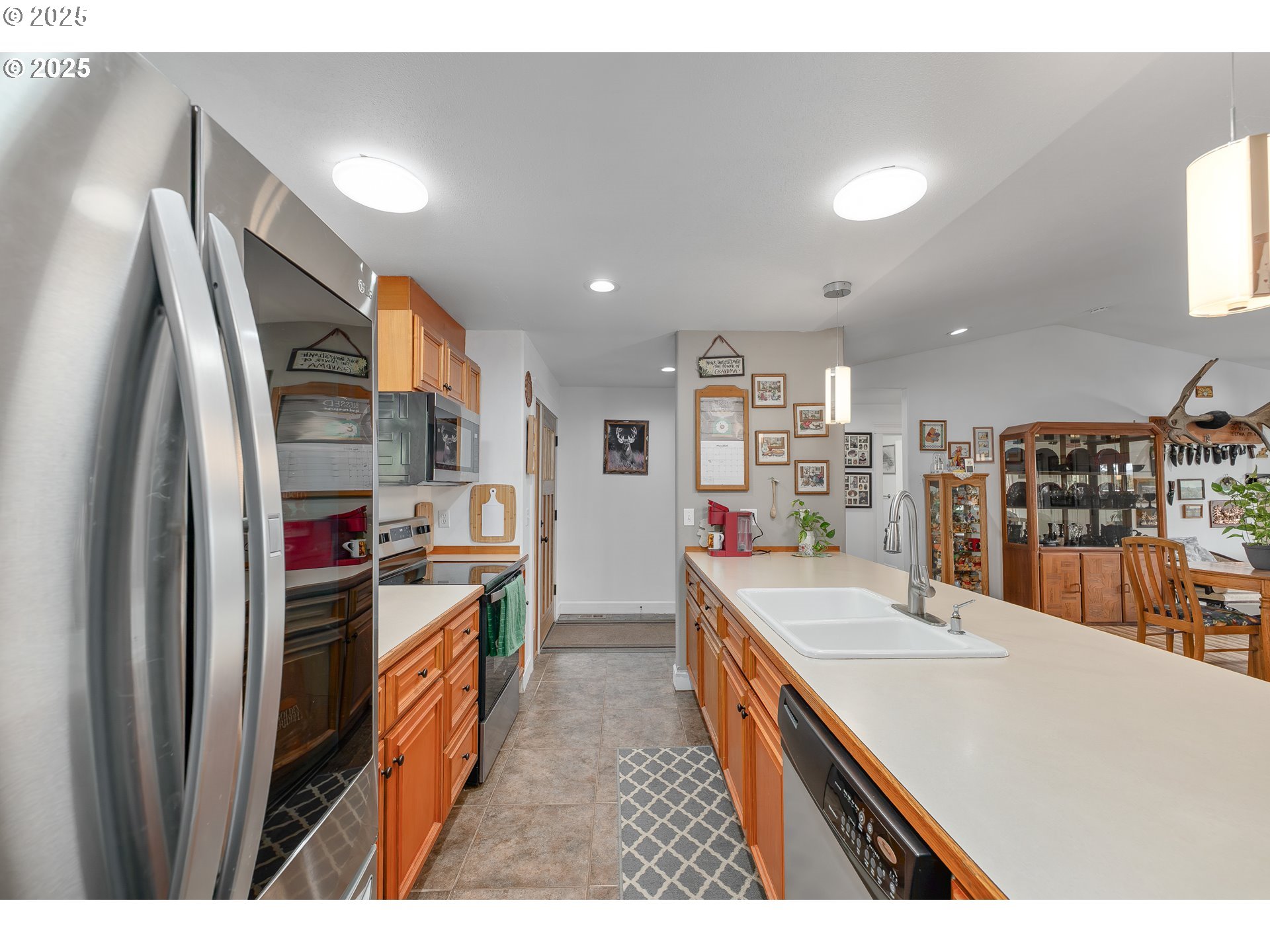 460 Huckleberry Mountain Lane Riddle, OR 97469 - Photo 6 of 34