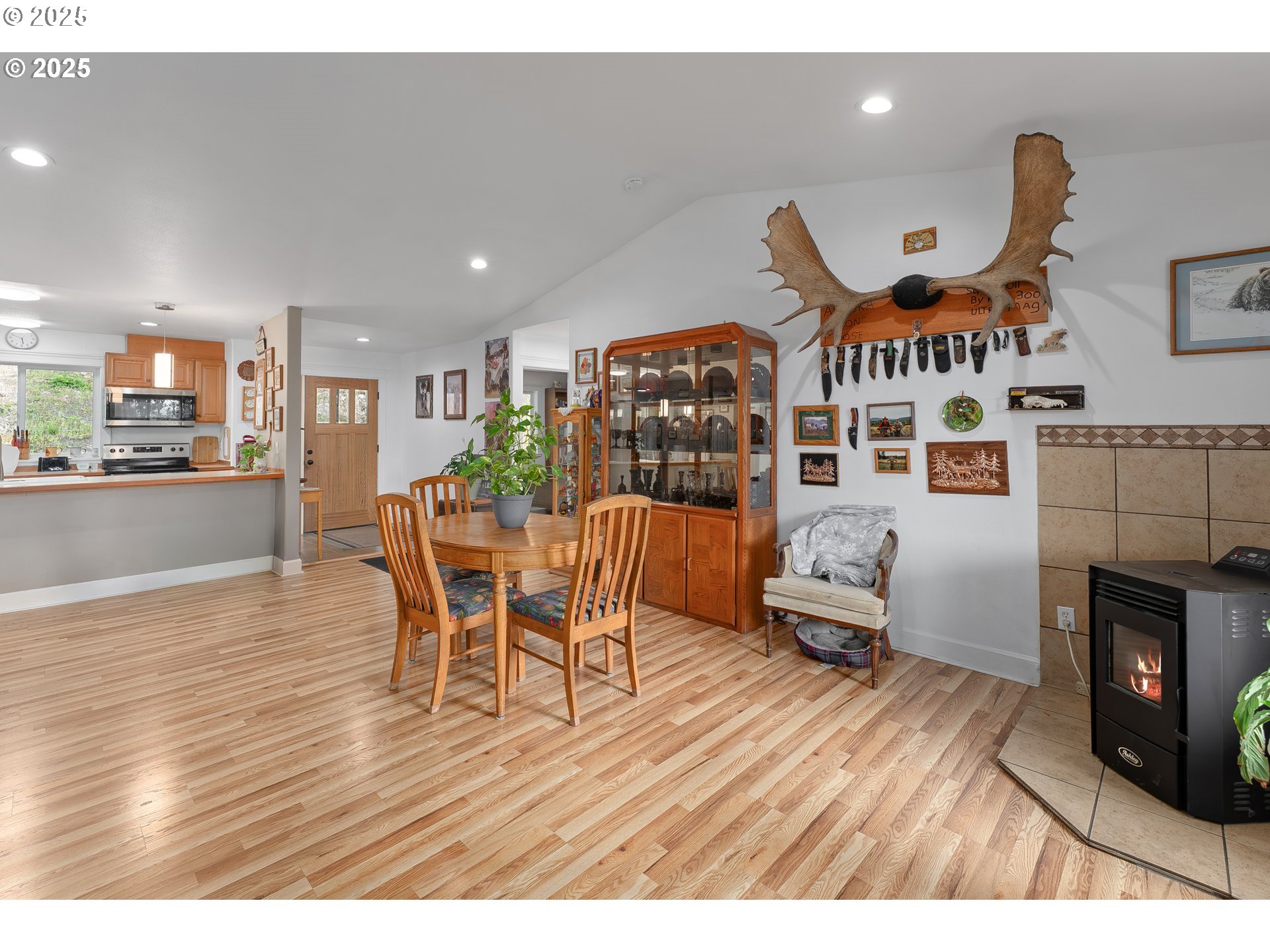 460 Huckleberry Mountain Lane Riddle, OR 97469 - Photo 8 of 34