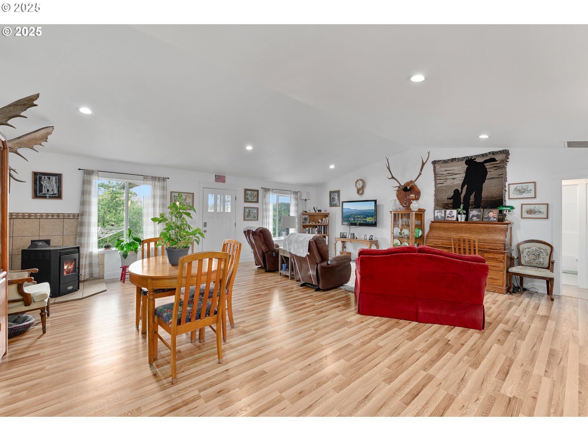 460 Huckleberry Mountain Lane Riddle, OR 97469 - Photo 10 of 34