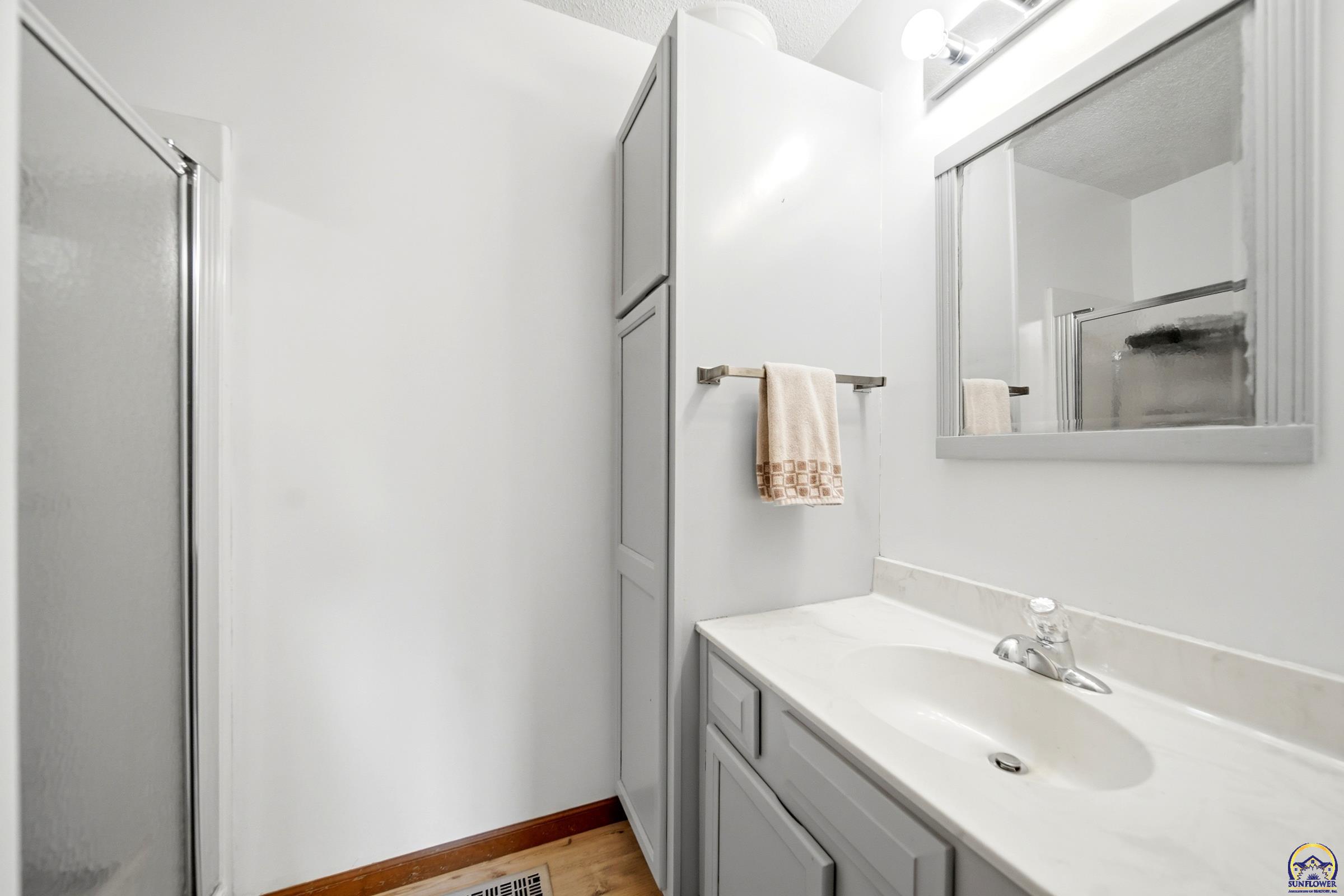 5561 Southwest Stonegate Court Topeka, KS 66606 - Photo 13 of 30