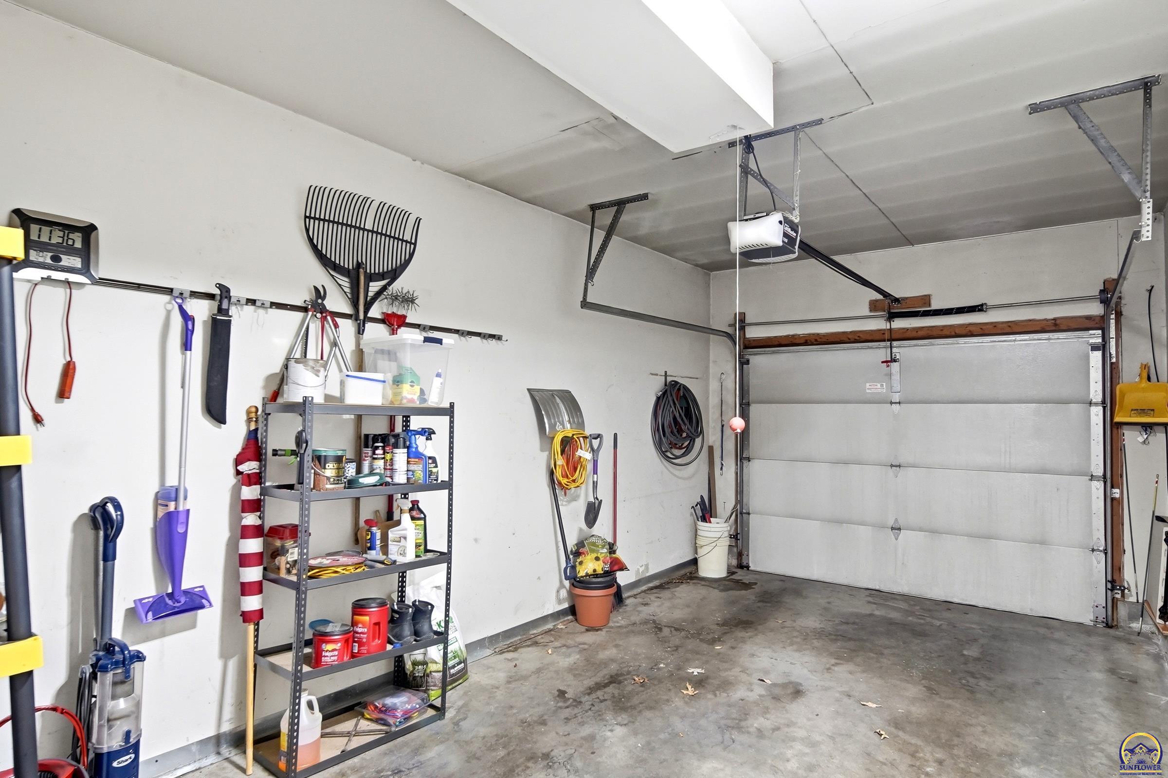 5561 Southwest Stonegate Court Topeka, KS 66606 - Photo 14 of 30