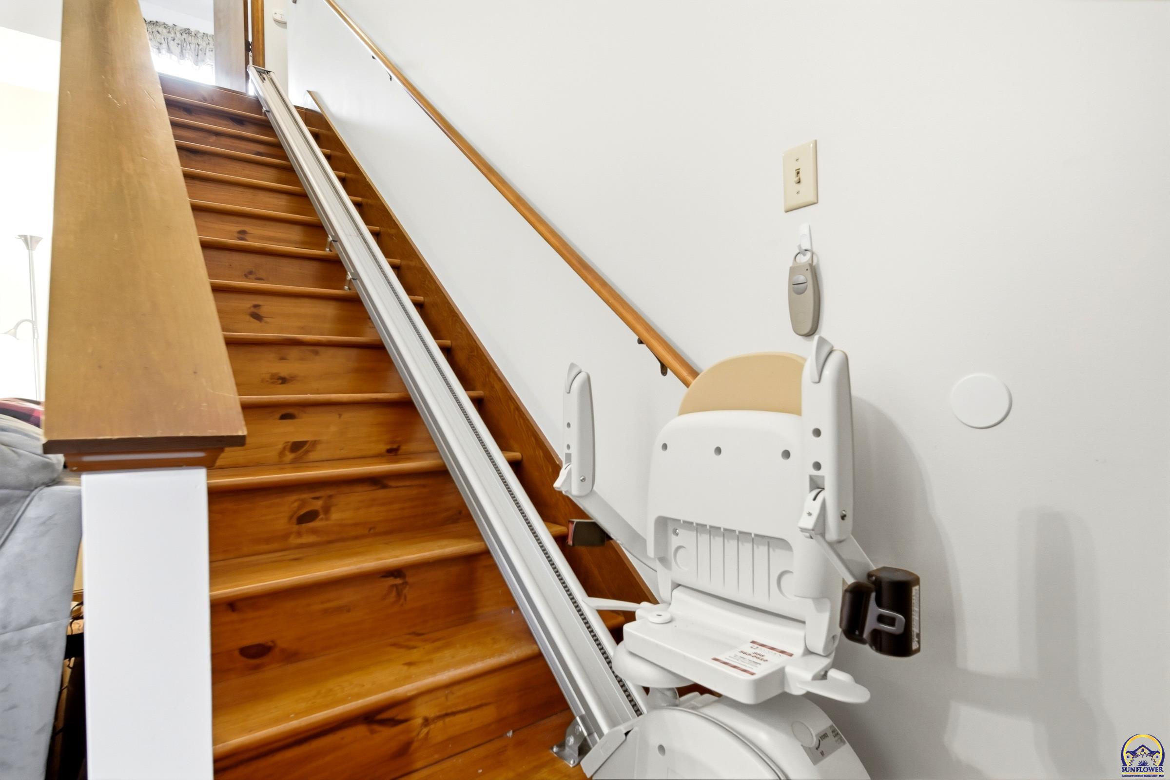 5561 Southwest Stonegate Court Topeka, KS 66606 - Photo 15 of 30