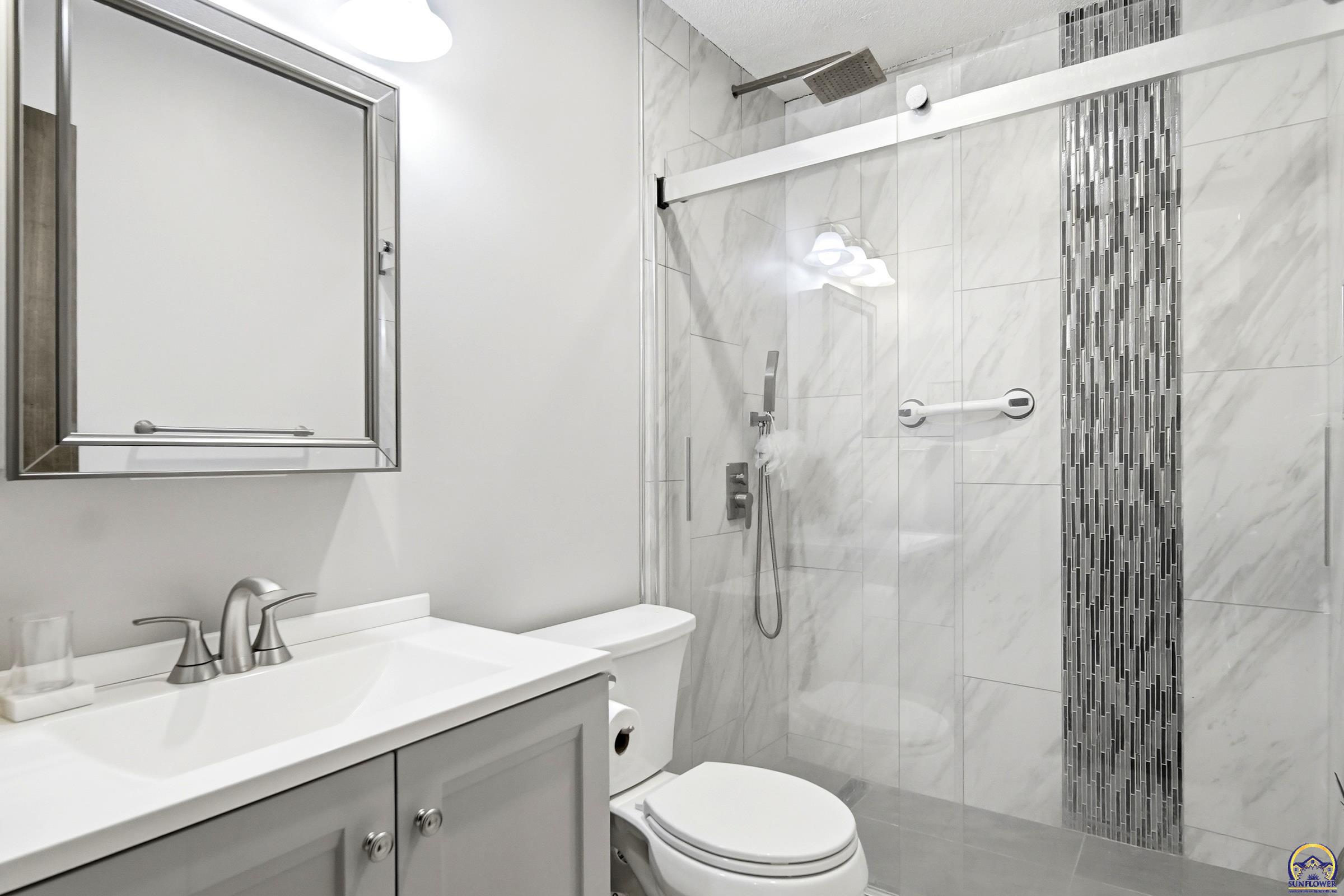 5561 Southwest Stonegate Court Topeka, KS 66606 - Photo 16 of 30